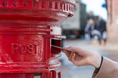 Королевскую почту Британии решили доверить иностранцу