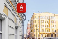Альфа-Банк получил премии «Сравни» за клиентоориентированность и как банк года