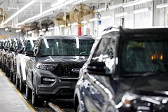 Владельцев Ford предупредили о риске пожара в машине